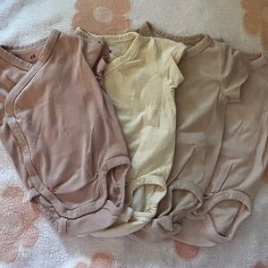 H&M Soft neutral Baby Onesie